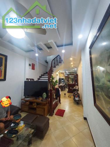 Bán nhà phố Từ Hoa Quảng An, ngõ thông 2 đầu đều là hồ Tây, 58m2, nhà đẹp ở ngay, 18.3 tỷ.