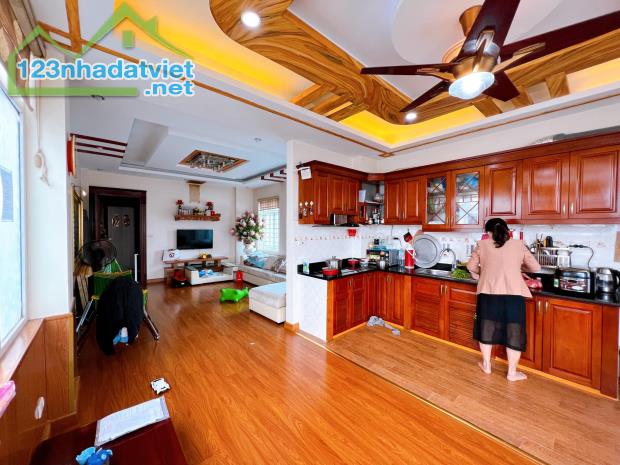 Bán nhà Hào Nam 40M2 4T 8,5 TỶ LÔ Góc, Ngõ Thông Rộng KD Sầm Uất, 50M RA Ô tô Tránh - 1