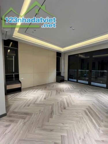 CHỈ 120 TỶ - 300M2 LẠC LONG QUÂN - LÔ GÓC - KINH DOANH - Ô TÔ - THANG MÁY - ĐẦU TƯ