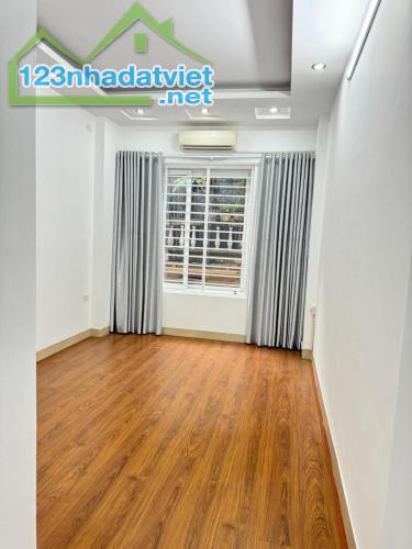 Bán nhà Doãn Kế Thiện, gần ôtô, nhà mới đẹp, full nội thất ở ngay 41m2_5T. Chỉ nhỉnh 4 tỷ. - 2