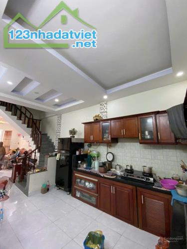 NGAY CHỢ TÂN TRỤ - QUẬN TÂN BÌNH - CHỈ 5,1 TỈ - 56M2 - NHÀ 2 TẦNG - VÀI BƯỚC RA MẶT TIỀN - 3