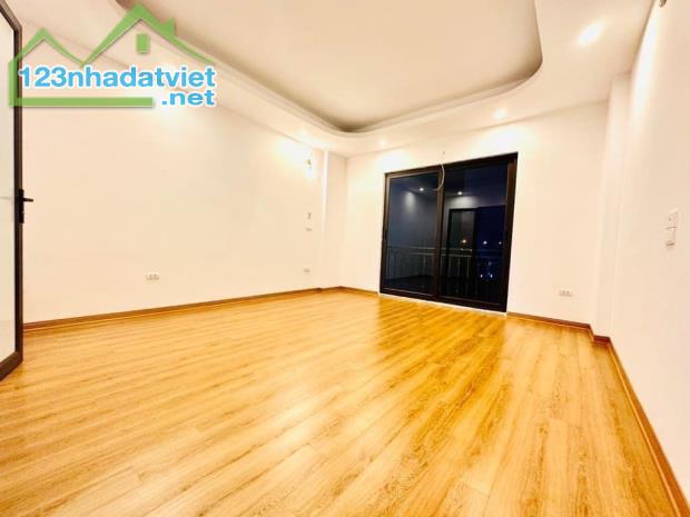 Chính chủ bán nhà La Phù 33M 5 Tầng, 3P ngủ, nội thất, ngõ rộng giá 3.5 tỷ - 1