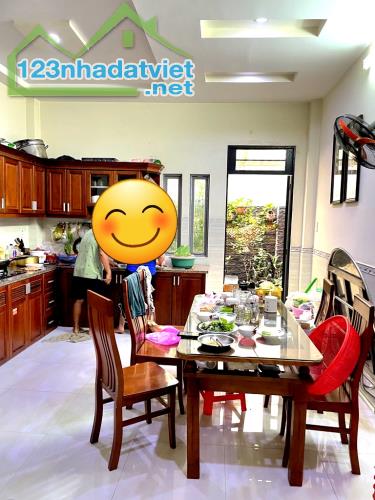 2 MẶT HẺM Ô TÔ VÔ NHÀ- TRƯỜNG CHONH P15- 4.2X21M- 3 TẦNG- 8.X TỶ - 2