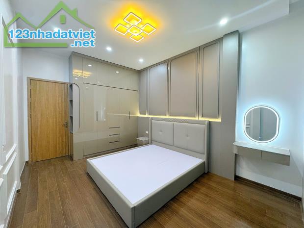 NHà đẹp 4 tầng 40/42 m2 -gần chợ Hà Đông - Ô tô qua nhà- KD  - vị trí đẹp - 8.5 tỷ