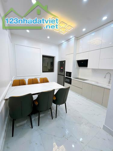 NHà đẹp 4 tầng 40/42 m2 -gần chợ Hà Đông - Ô tô qua nhà- KD  - vị trí đẹp - 8.5 tỷ - 1