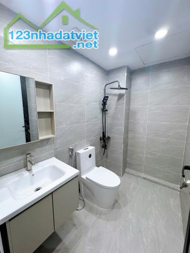 NHà đẹp 4 tầng 40/42 m2 -gần chợ Hà Đông - Ô tô qua nhà- KD  - vị trí đẹp - 8.5 tỷ - 5