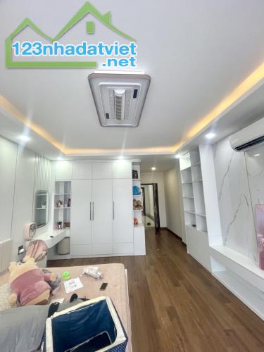 Bán nhà phố Kim Đồng. Diện tích 60 m2, nhà 5 tầng thang máy, ô tô đỗ cửa, giá 12 tỷ - 5