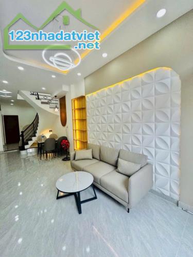 57m2, Chỉ 5,3 Tỷ ! Bán Nhà Đường Nguyên Hồng 57m2 ( 3,5m x 15m ), 2 Tầng, P11, Chỉ 5,3 Tỷ