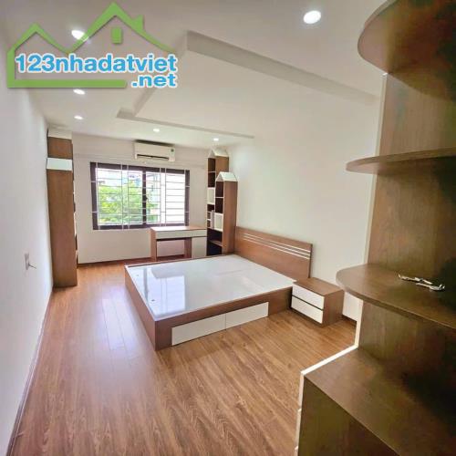 PHÂN LÔ - VĨNH TUY - HAI BÀ TRƯNG - NHỈNH 3 TỶ - Ô TÔ TRÁNH TRƯỚC NHÀ - SÂN VƯỜN - SỔ - 1