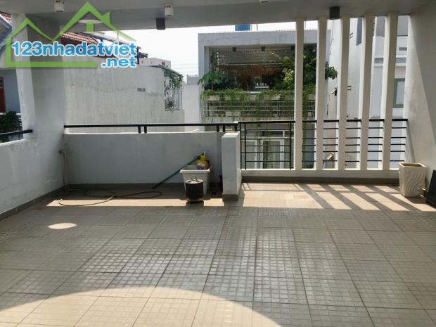 Nhà 4 tâng hẻm xe hơi 458 Huỳnh Tấn Phát, Bình Thuận Q7 4 tầng 121m2 ngang 6,3m, 9.3 tỷ - 2