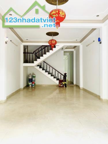 Cho thuê nhà nguyên căn mặt tiền Lê Thị Tính. Nhà 90m2*2 tầng = 180m. - 1