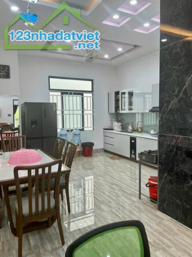 Nhà 4 tầng đẹp mặt tiền Đặng Dung view hoa viên - giá 9 tỷ - 2