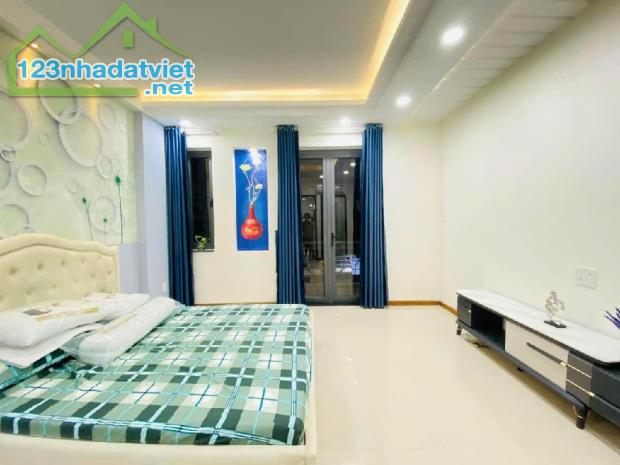 NHÀ ĐẸP LUNG LINH - GIÁP NGÃ 4 QUANG TRUNG & PHAN HUY ÍCH - SIÊU THỊ EMART2 - DT 58M²