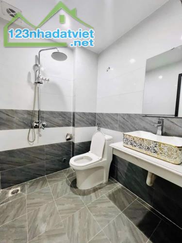 Bán nhà mới Xuân Phương, Nam Từ Liêm 34M 5 Tầng, 3P Ngủ, 30m ô tô đỗ giá 4.3 tỷ