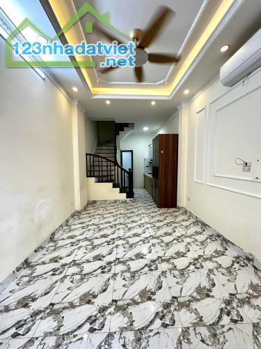 Bán gấp căn nhà 30m2x5T Thạch Bàn, lô góc 2 thoáng, giá 4.8 tỷ - 3