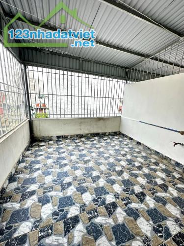 Bán gấp căn nhà 30m2x5T Thạch Bàn, lô góc 2 thoáng, giá 4.8 tỷ - 1