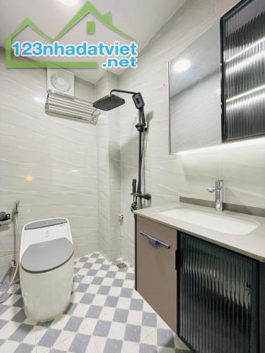 Bán nhà Xuân Phương, Nam Từ Liêm 33M 5 Tầng, 4 phòng, ô tô đỗ sát nhà giá 4.3 tỷ - 1