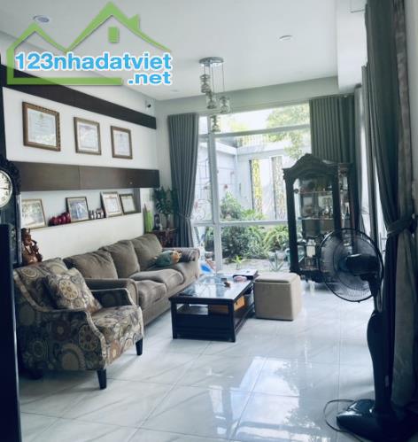 Bán Biệt Thự Quận 7_P.Tân Phong_194m2 +4Tầng,View Công Viên,Sát Vách Phú Mỹ Hưng,Chỉ 39.Tỷ - 3