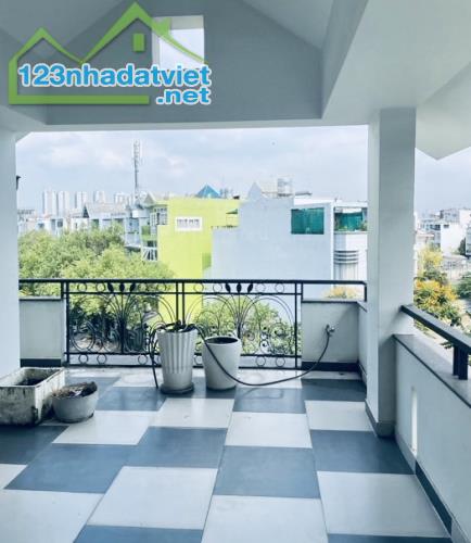 Bán Biệt Thự Quận 7_P.Tân Phong_194m2 +4Tầng,View Công Viên,Sát Vách Phú Mỹ Hưng,Chỉ 39.Tỷ - 1