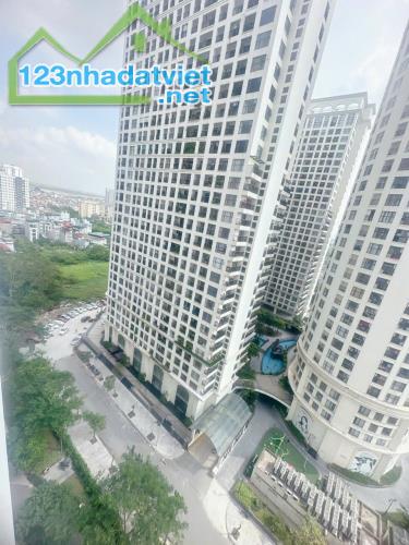 CHo thuê căn 2 ngủ 2 vệ sinh Park 3- Times city , tầng đẹp căn đẹp