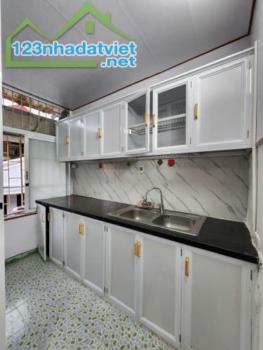 BÁN TẬP THỂ HOÀNG QUỐC VIỆT 80M2 - 3.5 TỶ ( CÓ THƯƠNG LƯƠNG )