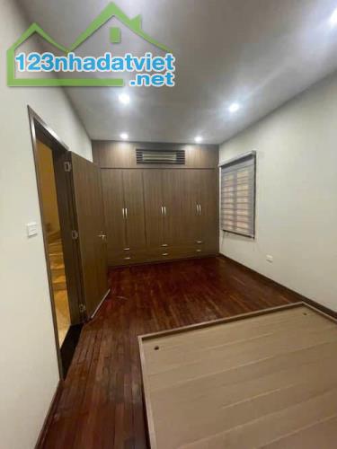 BÁN NHÀ ĐÊ LA THÀNH 35M2 - 5 TẦNG MT 4.7M - 6.9 TỶ - 4