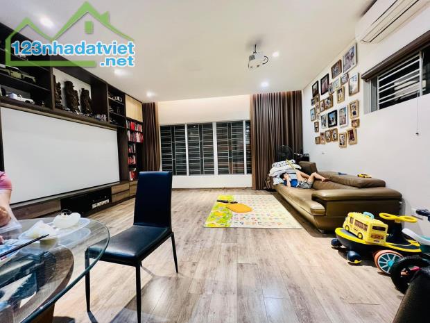 Phân lô vip ngõ 105 Xuân La, ô tô tránh, vỉa hè rộng, 45m2, MT 4.1m giá chỉ 13 tỷ