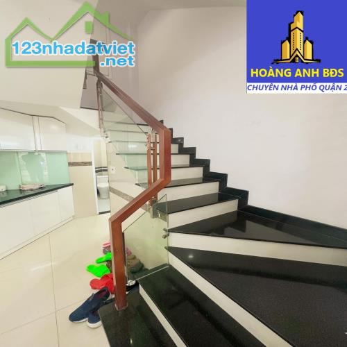 Bán nhà mặt phố MTKD_ Chưa đến 63 tr/m2 _ Đường Nguyễn Duy Trinh, Quận 2 _ 2 tầng 3 pn 3 w - 2