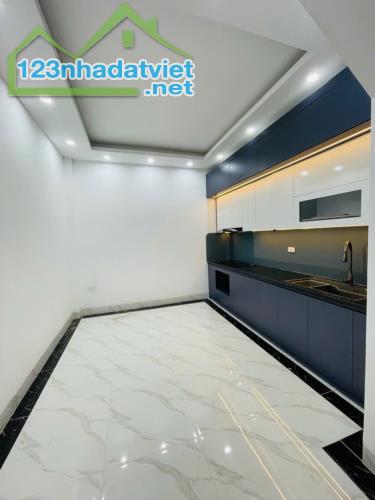 Bán nhà mới đẹp phố Bùi Xương Trạch, gần ô tô tránh, 39m2, chỉ 7.7 tỷ - 1