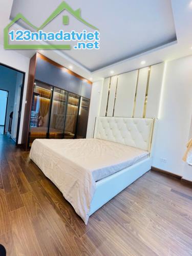 Bán nhà mới đẹp phố Bùi Xương Trạch, gần ô tô tránh, 39m2, chỉ 7.7 tỷ