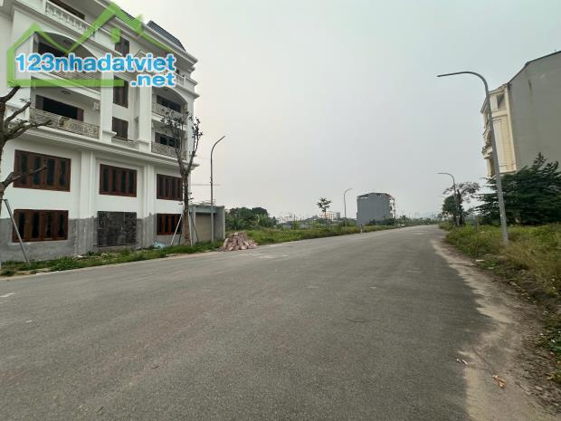 Bán đất KĐT Rairy town , Tích Sơn, dt 140m2 , giá 27.x tr/m - 2