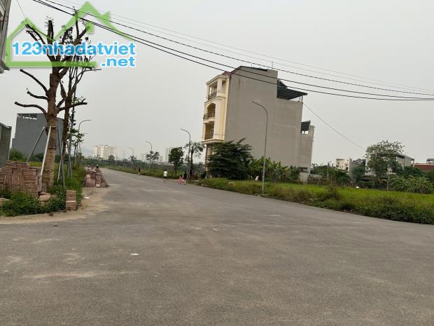 Bán đất KĐT Rairy town , Tích Sơn, dt 140m2 , giá 27.x tr/m - 3