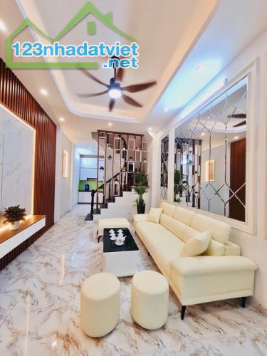 Bán nhà Tam Trinh 50M2 4 Tầng giao thông thuận tiện 6 NGỦ - FULL NỘI THẤT