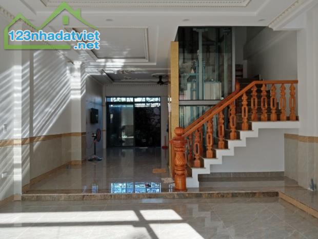 Gấp bán nhà 4 tầng, dt nền 108m2, chỉ 11.3 tỷ, gần Mt Đỗ Xuân Hợp, Q.9(cũ), Thủ Đức. - 3