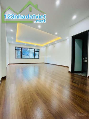 DUY NHẤT 1 CĂN HỒ TÙNG MẬU 12 TỶ HƠN. 40m2 × 7T THANG MÁY × MT 4m - GARA Ô TÔ + K.DOANH - 3