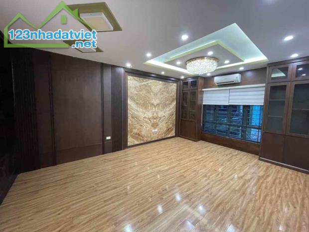 CẦN BÁN GẤP NHÀ :NHÂN HÒA -THANH XUÂN.                                 -DT:50M2 X 5T X 7.5 - 1