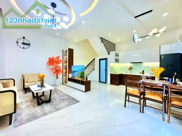 Nhà Phố Gò Vấp Nở Hậu 6.9, 3 Tầng - Vị Trí Sát Đường Quang Trung, Hơn 40m2 Chỉ Hơn 5Tỷ - 1