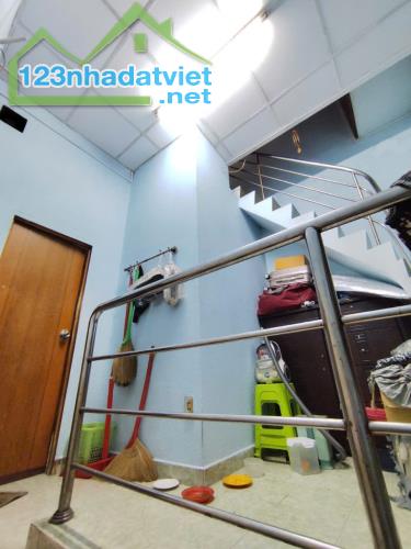 Gấp Bán Nhà Mặt Tiền Đường Nguyễn Thượng Hiền, Phường 4, Quận 3, 30m2, gần Chợ Vườn Chuối - 1