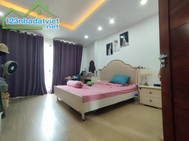 Hai ngoặt, Thông, Lô góc, NHÀ Phạm Ngọc Thạch-0946383428