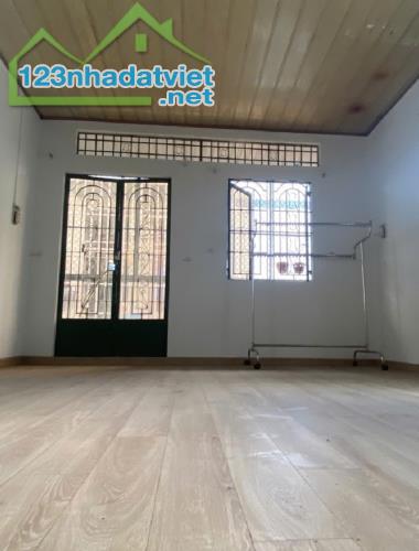 NHÀ BÁN CẠNH CHỢ TÂN BÌNH, 30M2, 3 TẦNG BTCT, NGANG 4M, NHỈNH 3 TỶ