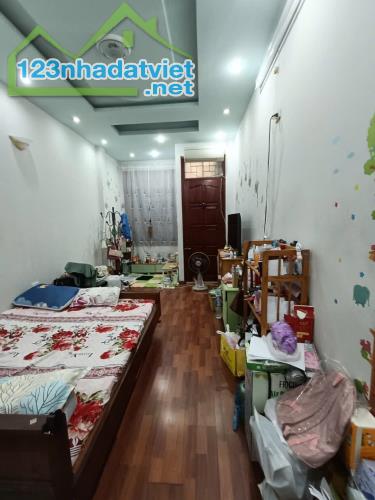 Bán nhà phố Chùa Bộc, Đống Đa, phân lô, ô tô, 2 thoáng, ở ngay, 4 tầng 42m2 giá 12.3 tỷ