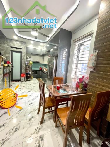 Bán nhà Gò Vấp, hẻm xe tải Quang Trung, 72M² x 3 tầng , hơn 8 tỷ xíu - 1