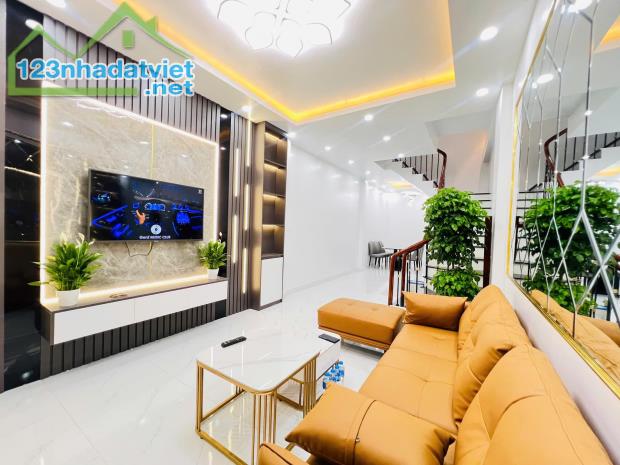 BÙI XƯƠNG TRẠCH - THANH XUÂN - 40M² - 4,x T.Ỷ - NGÕ NÔNG - 15M RA Ô TÔ TRÁNH - MẶT TIỀN RỘ