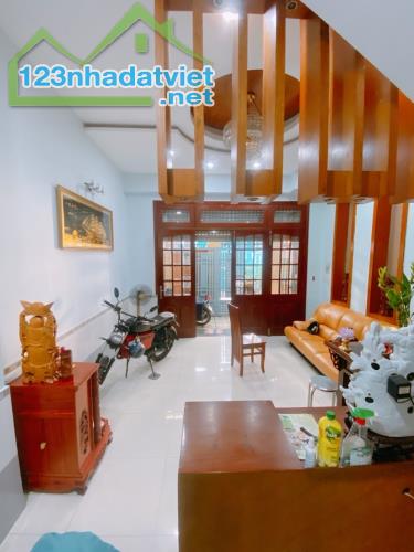 Nhà đẹp ở ngay Âu Dương Lân, xe hơi đỗ cửa, 70m2, 4T, SHR, khu dân tri cao, chỉ 8.8 tỷ