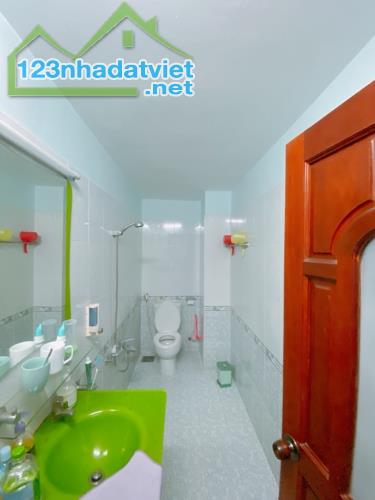 Nhà đẹp ở ngay Âu Dương Lân, xe hơi đỗ cửa, 70m2, 4T, SHR, khu dân tri cao, chỉ 8.8 tỷ - 2