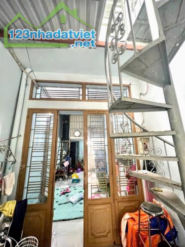 Vị trí đẹp, hẻm 266 đường Tô Hiến Thành, 3x18, 2 tầng, sổ riêng, dòng tiền 15tr/th chỉ 9 - 1