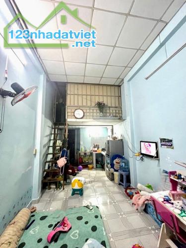 Vị trí đẹp, hẻm 266 đường Tô Hiến Thành, 3x18, 2 tầng, sổ riêng, dòng tiền 15tr/th chỉ 9 - 2