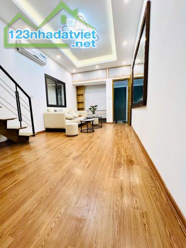 BÁN NHÀ TẬP THỂ KIM MÃ, BA ĐÌNH, 65M2, 2 NGỦ, SÂN RỘNG,  2 THOÁNG, NHỈNH 3TỶ.