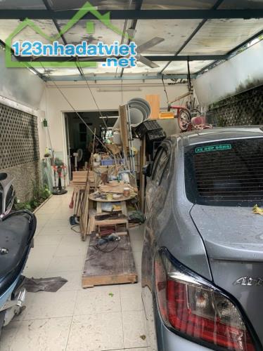 Gấp bán nhà 3 tầng, dt đất 90m2, chỉ 5.8 tỷ, thông Mt ẩm thực Hoàng Diệu 2, Thủ Đức. - 3