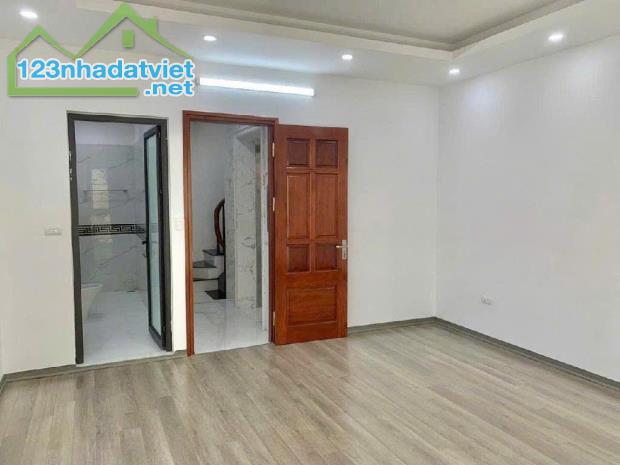 NHÀ ĐÊ LA THÀNH, TRUNG TÂM QUẬN ĐỐNG ĐA, DT GẦN 40M2, THANG MÁY, NGÕ RỘNG, XÂY MỚI ĐÉT - 3